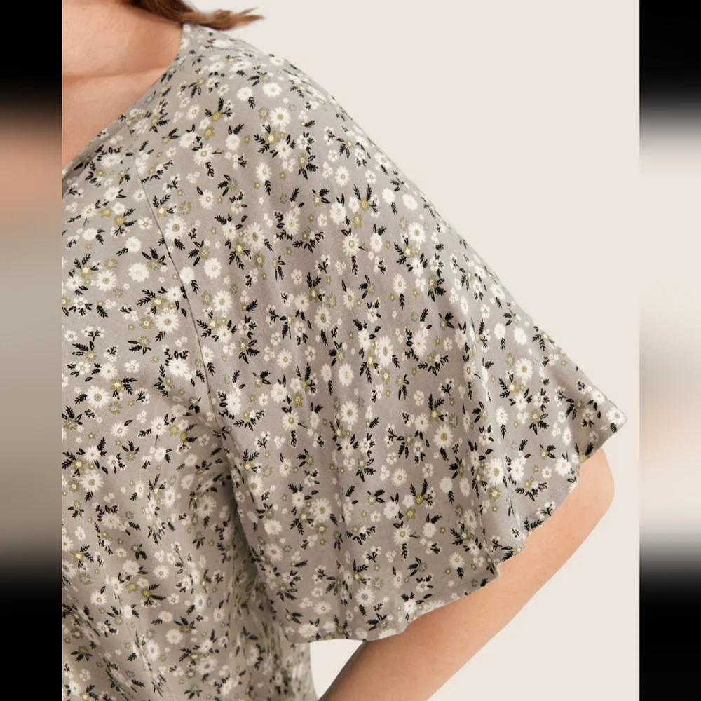 Ditsy Floral Ruffle Sleeve Tie NeckBlouse - Picture 3 of 11